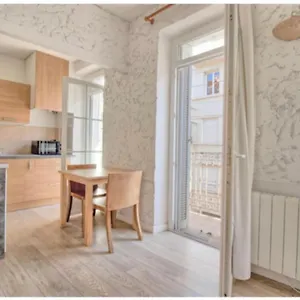 Apartment Equipe-climatise Avec Balcon Au Mourillon A 20m De La, Toulon